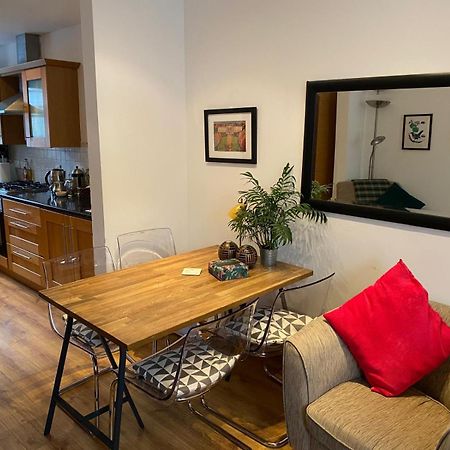 True Colours Apartment In Central Location Bangor  Exteriör bild