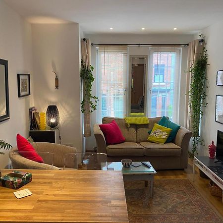 True Colours Apartment In Central Location Bangor  Exteriör bild