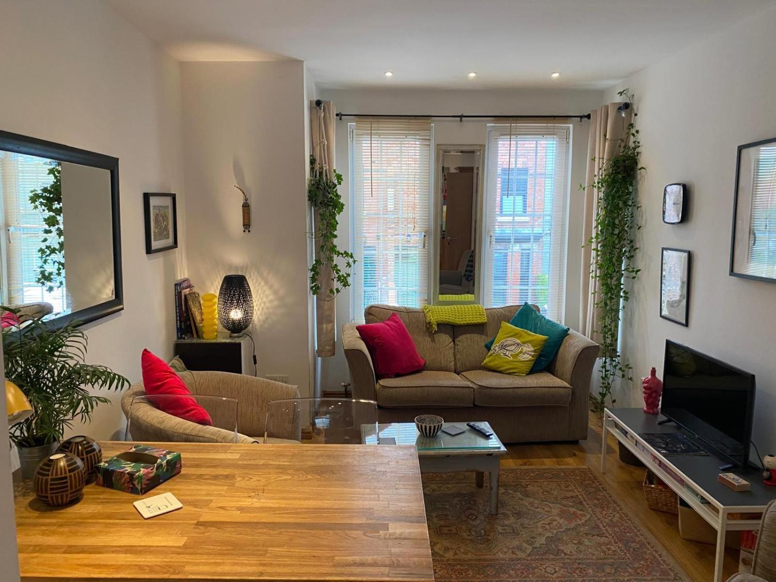 True Colours Apartment In Central Location Bangor  Exteriör bild