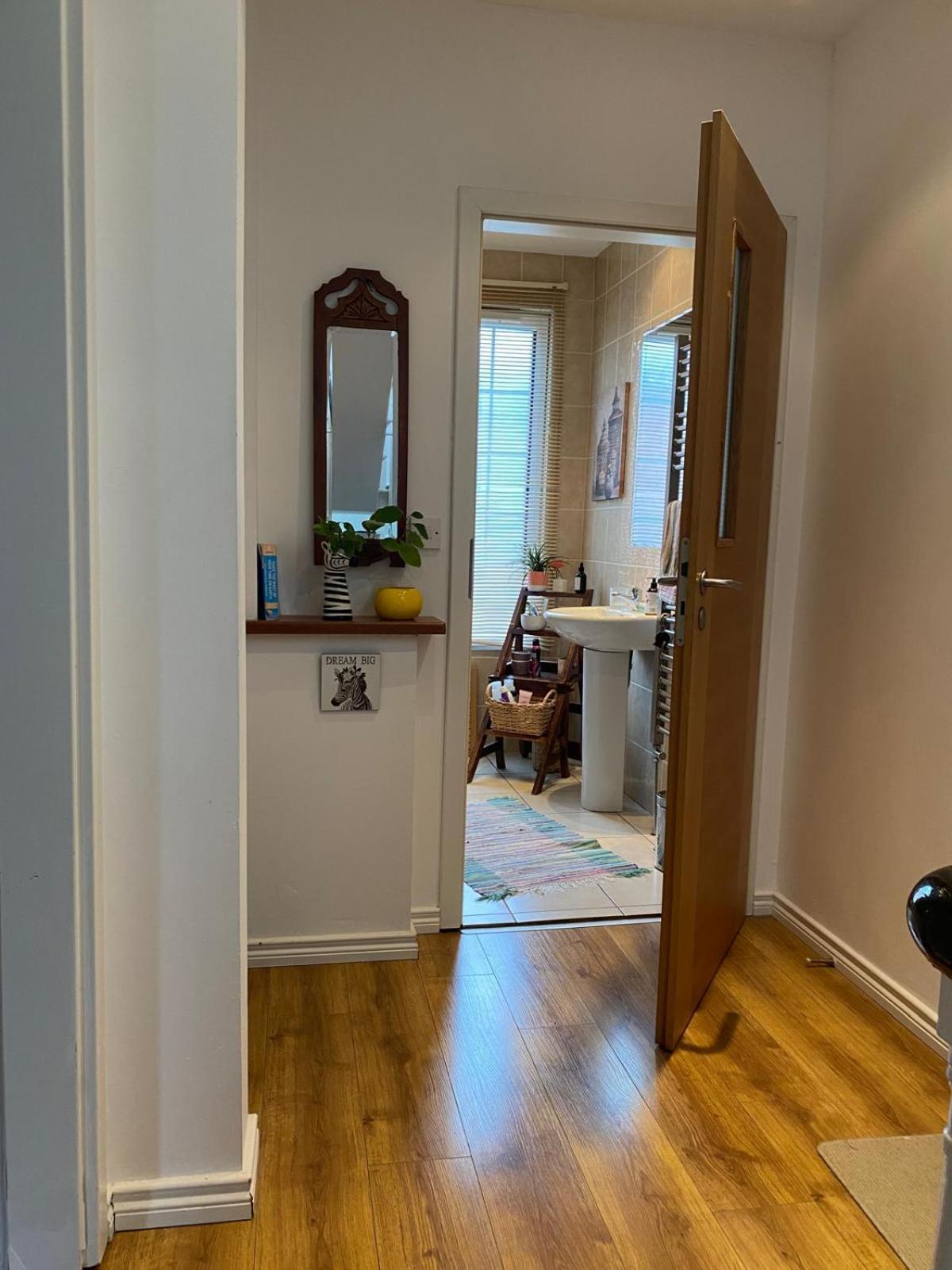 True Colours Apartment In Central Location Bangor  Exteriör bild